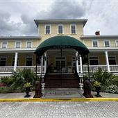 Lakeside Inn