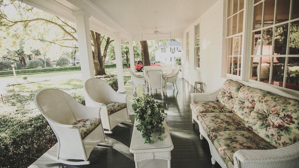 Locations hub classic american style home